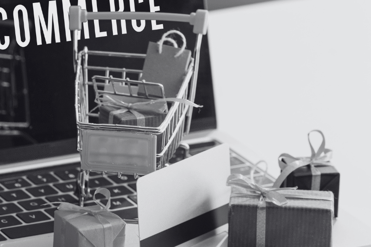 Técnico de Tracción 66 en operación logística con autoelevador en Parque Industrial